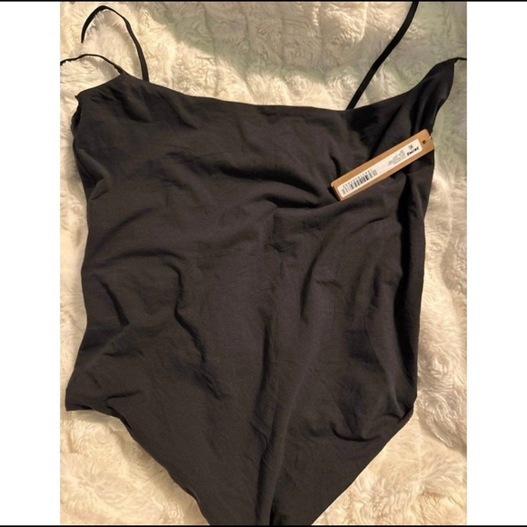 Skims Fits Everybody Thong Bodysuit - Picture 5 of 5